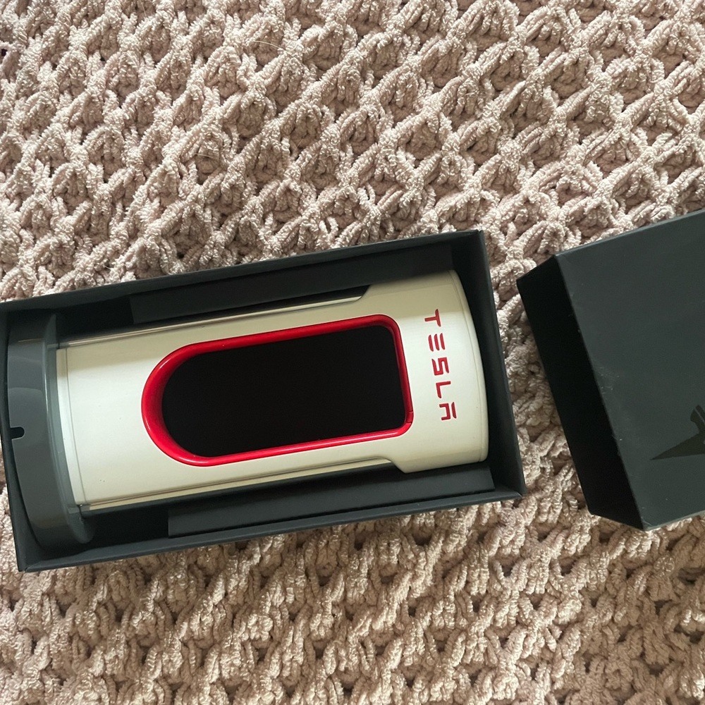 Tesla desktop supercharger